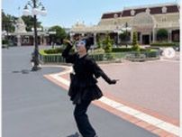 志田未来、暑さ対策万全の黒コーデでディズニー「謎のメガネかけてて可愛い」「ナイスポーズ」