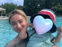 小島瑠璃子、2年半ぶりに近影を公開　金髪姿で子どもと初プール「ご無沙汰しています」