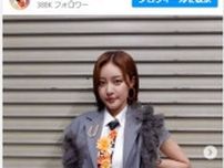 王林、抜群スタイル際立つライブ衣装で美脚あらわ「美腿ー」「歌ってるわんちゃんやっぱり好きー」