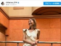 新山千春44歳、まぶしい！　全身ホワイトコーデ　パンツスタイルに反響