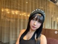 “ブリッジ芸”で話題のグラドル、美肌映える全身ブラックコーデに反響