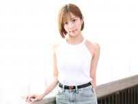 目の前にあるクラシカルな椅子を見た「紗倉まな」から次々に“想像”が…止められない「考える癖」