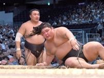 伯桜鵬　激闘→ざんばら頭に「ビックリ」　連日の上位撃破で５勝目「上位が嫌がる攻めができれば」