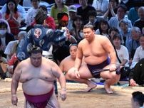 草野　あるぞ史上初変則３連覇　十両連覇に続き新入幕Ｖも見えた　御嶽海との２敗対決制しトップ４人並走