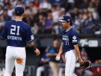 日本ハム　伊藤大海にまさかのハプニング　ピッチャーライナーを好捕→球審が投げたボールが直撃　思わず苦笑い
