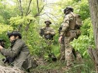 ウクライナ・自爆ドローンが迫る恐怖の中でなぜ人は「笑う」のか　戦場カメラマンが見た極限のリアル