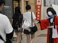 夏場の献血「お願いします」　松山・大街道で大学生ら呼びかけ