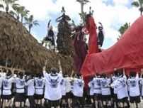 豪快、勇壮　巨大牛鬼18体練り歩く　宇和島・まつり最終日　