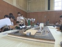 懐かしの「鯖浦線」ジオラマに熱視線　開業100年目イベント　当時の制服や写真も展示