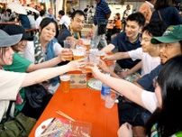 暑さ吹き飛ばす「乾杯！」　２７日まで郡山駅前でビール祭　福島県郡山市
