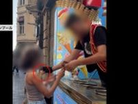 【卑劣】イスタンブールのトルコアイス店がパフォーマンス中にコーンを女性の胸元に差し込む“セクハラ”行為　地元“激怒”で営業停止に