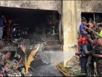 バングラデシュの首都で空軍機が大学に墜落　少なくとも19人死亡