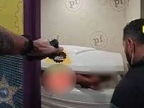 「男に放火された」フィットネスジムで火事　逃げた男が隠れていたのは…日焼けマシン　客を装おうも警察に逮捕　アメリカ・フロリダ州