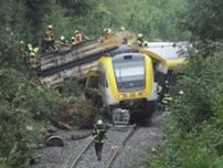 ドイツ南西部の列車脱線で少なくとも3人死亡　乗客およそ100人…複数人が重傷　現場周辺は事故の前に大雨