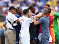 「ピッチに叩きつける」チェルシーが初優勝のクラブW杯、決勝戦後まさかの乱闘騒ぎに。PSG指揮官が相手FWを押し倒す場面も