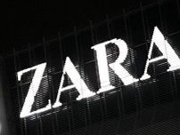 楽ちんなのにキレイ見え！【ZARA】40・50代の足元映え♡「黒サンダル」