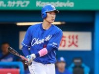 中日に痛手…上林誠知が右肘付近に死球→守備から負傷交代　ブライト健太が代わりに右翼へ