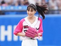 豪快足上げ→“くううう”　元坂道キャプテンが6年ぶり始球式、黒髪ポニテに場内歓声