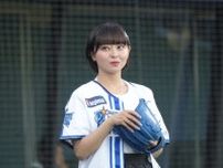 ミニスカ始球式が「可愛すぎ」　2軍戦で異例の熱気「そりゃあ、外野も開放ですわな」