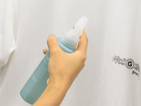 出かける前にワンプッシュ。“服の上”にかける無印良品の「ひんやりミスト」