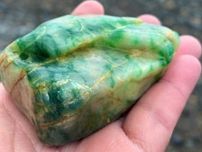 海岸を歩いていると…　拾ったモノが？「これはやばい」