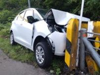 「路外に逸脱している」乗用車がガードレールに激しく衝突　乗車の親子3人中2人ドクターヘリで病院搬送　北海道三笠市・国道452号線