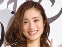 最新の上戸彩が「ビジュすごいな」ネット二度見「ひぇ」「びびってる」「色気あります」大胆に肩出し