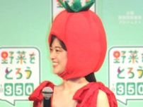 松村沙友理「今日はさゆリコピンです。きゅる〜ん」トマトのかぶりもので登場
