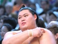 大の里が３敗に後退　新横綱Ｖへ痛恨の黒星　４０歳の玉鷲に史上最年長金星を配給