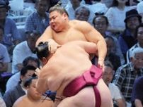 新入幕の草野が９勝目　２敗同士の御嶽海戦を制す　目標の２ケタ勝利にあと１勝