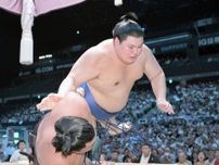 大の里が霧島を逆転、連敗せず「疲れがあって不利な形になってしまった」も上手ひねりで３敗守る