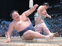 ４０歳・玉鷲が３敗目　立ち合い「完璧」から足を滑らせ「相手もびっくりしていた」