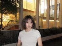 「足細い」「美脚」本田翼、ショーパン×透けタイツに目線くぎ付け！「セクシー」「どの角度からも…見惚れる」