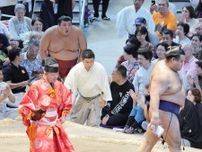 熱海富士が４敗に後退　優勝争いから脱落　高安に敗れる