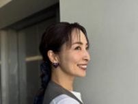 元宝塚トップスター、ベストが映える爽やかコーデでファン魅了！真飛聖の姿に「今日も最高綺麗です」「夏ですね」
