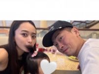 ３児のママ・近藤千尋、「家族でプールへ」スレンダーな水着姿に反響「腹筋割れてる」「なぜそんなに…」
