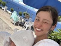 「岡副麻希と言えば小麦色の素肌美！」長女との水着ショットにファン歓喜「黒すぎるアナウンサーふっか〜つ」