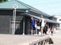 歴史薫る街、歩いて学ぶ　増毛の住民ら60人