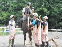新ひだかの養護学校生、乗馬に挑戦　静内農業高生がサポート