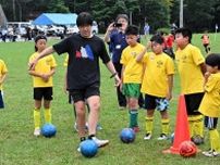 力強いシュートのコツ伝授　名波さんら小中学生指導　弟子屈で講習会