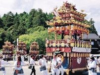 輝く曳山、力強く巡行　珠洲・燈籠山祭り　２年ぶり８基そろう　復興へ元気発信