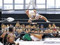 空中戦に乱闘、1141人沸く　プロレス・ノア金沢大会