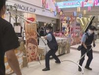 札幌のショッピングモールで訓練　刃物を持った犯人役の男を「さすまた」で…　買い物客を安全に誘導