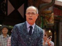 田中要次、愛猫がテントの中に入ってくつろぐ写真を公開⇒「おもしろかわいい」「愛らしすぎる」と反響