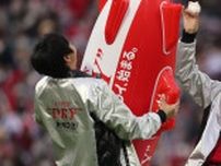 アンガールズ山根、相方・田中からの誕生日プレゼント「愛犬用の広島カープグッズ」を披露