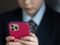 ミソジニーやポルノの有害な影響を学ぶ性教育、英で義務に。「学校で女性蔑視的な態度が急増」