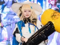 【コスプレ】『鳴潮』フィービーに救済されたい人が長蛇の列を作る！巨大ハンマーぴこぴこ姿が可愛すぎる人気レイヤー・すずら【写真11枚】