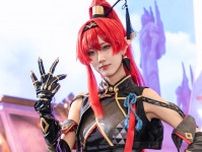 【コスプレ】『鳴潮』吟霖がスリットから美脚を覗かせるポージングを披露！クールな表情は実写化したような完成度の高さ【写真9枚】