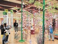 住民手作りの七夕飾り華麗に　仙台の秋保・里センターで紙製の伝統飾りや布製など300点を8月8日まで展示　
