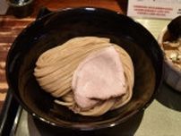 激戦区六甲道で10年 今も進化を続ける麺と変わらぬ姿勢『つけ麺 繁田』